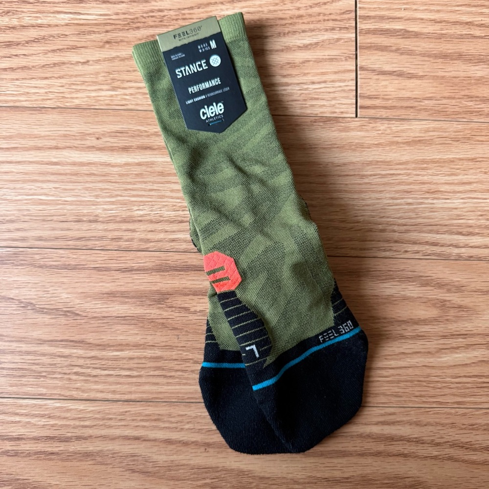 NWT Ciele x Stance Running Crew Socks Lightweight 360 Infiknit size Medium